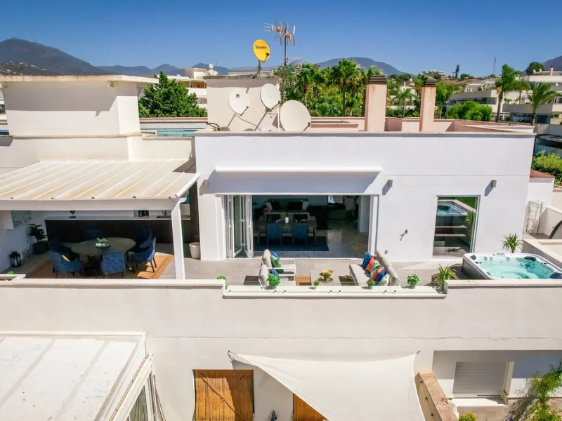COMPLETELY RENOVATED PENTHOUSE NEAR PUERTO BANUS & MARBELLA WITH FANTASTIC VIEWS