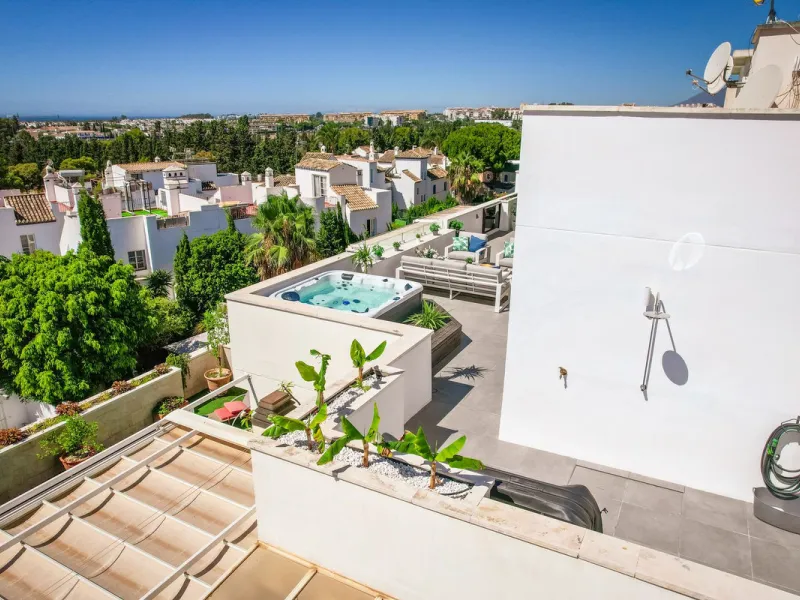 COMPLETELY RENOVATED PENTHOUSE NEAR PUERTO BANUS & MARBELLA WITH FANTASTIC VIEWS