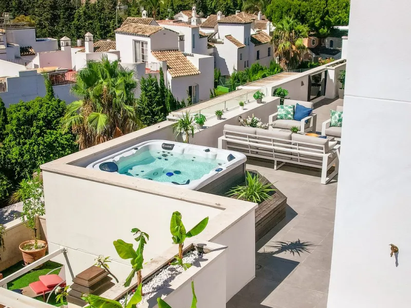 COMPLETELY RENOVATED PENTHOUSE NEAR PUERTO BANUS & MARBELLA WITH FANTASTIC VIEWS