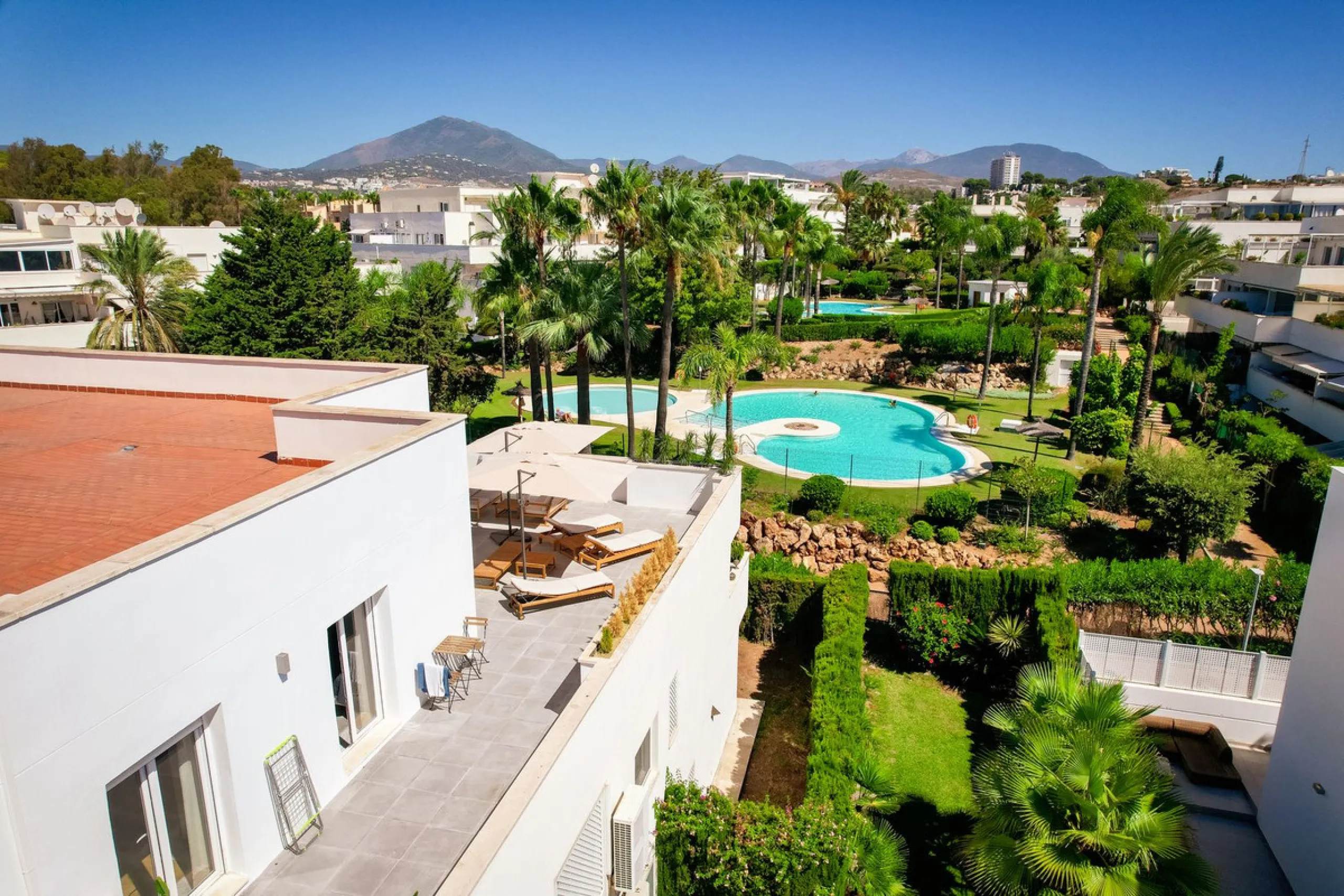 COMPLETELY RENOVATED PENTHOUSE NEAR PUERTO BANUS & MARBELLA WITH FANTASTIC VIEWS