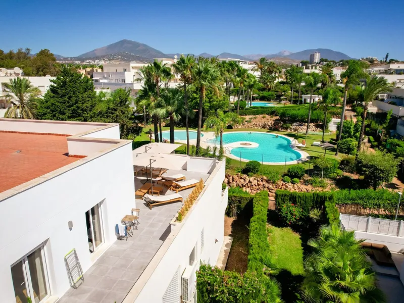 COMPLETELY RENOVATED PENTHOUSE NEAR PUERTO BANUS & MARBELLA WITH FANTASTIC VIEWS