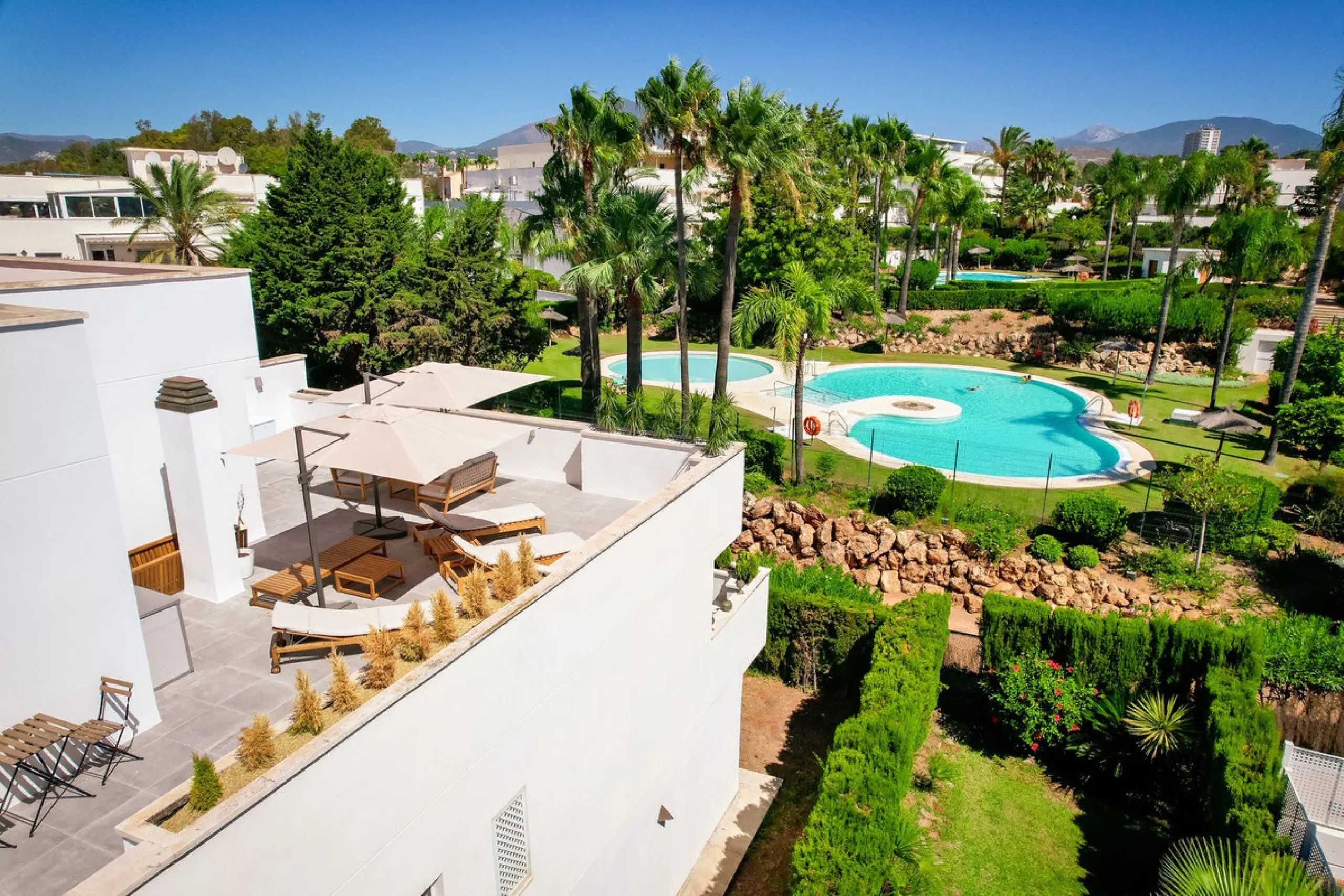 COMPLETELY RENOVATED PENTHOUSE NEAR PUERTO BANUS & MARBELLA WITH FANTASTIC VIEWS