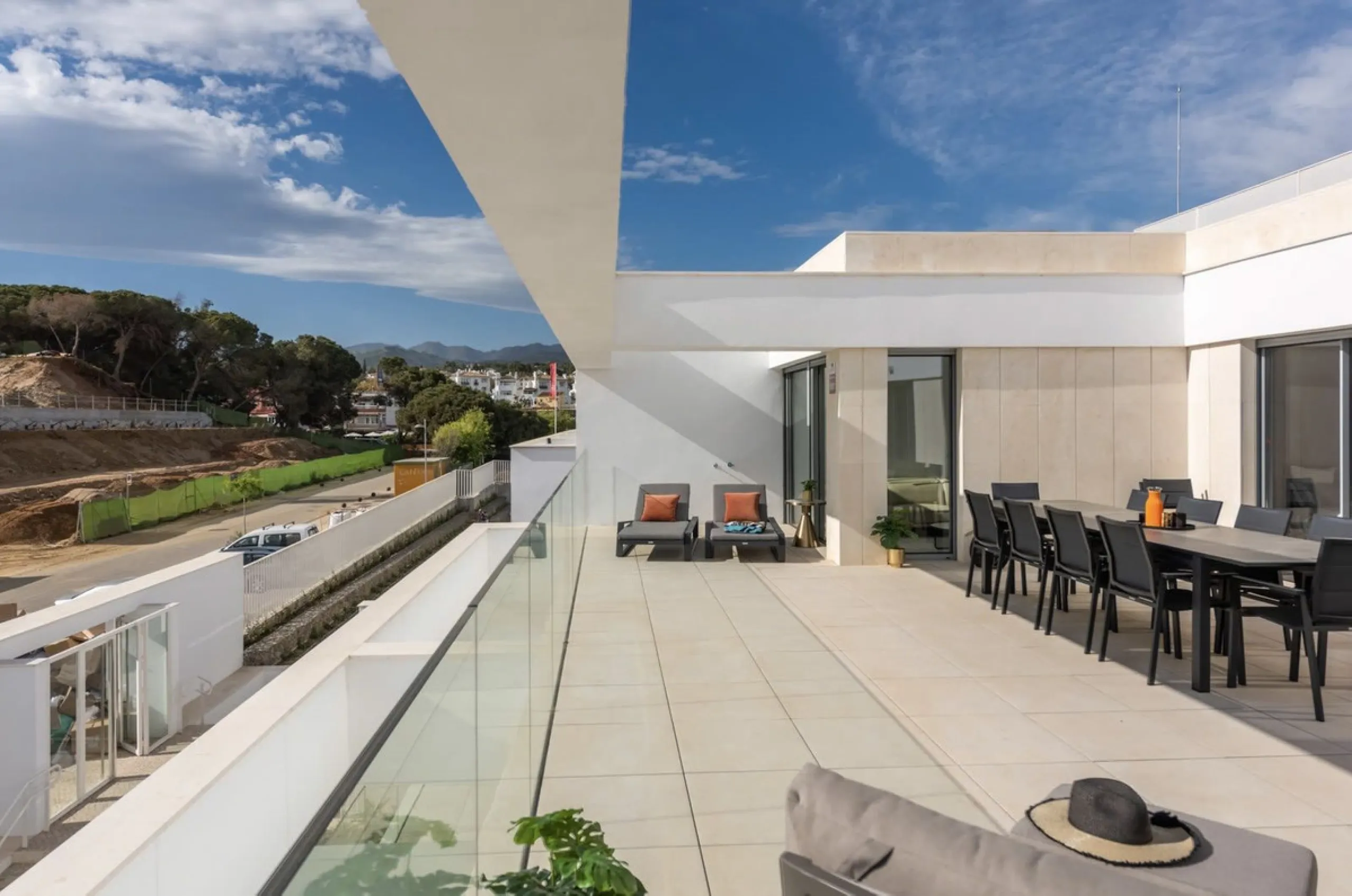 Exclusive Penthouse – Just 200 Metres from Elviria Beach