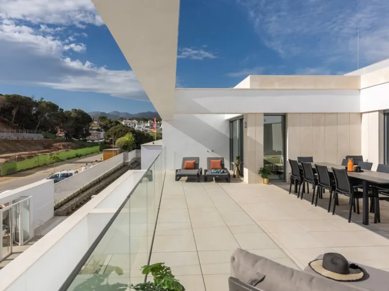 Exclusive Penthouse – Just 200 Metres from Elviria Beach