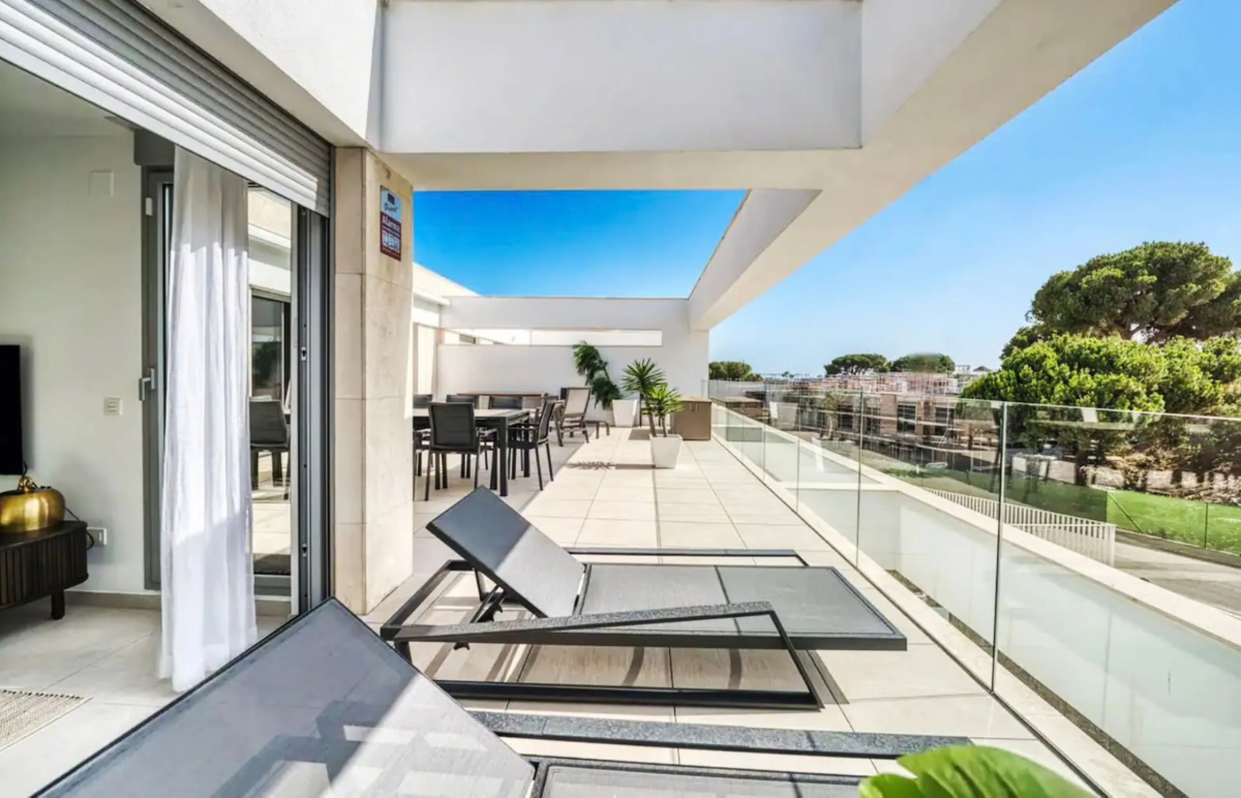 Exclusive Penthouse – Just 200 Metres from Elviria Beach