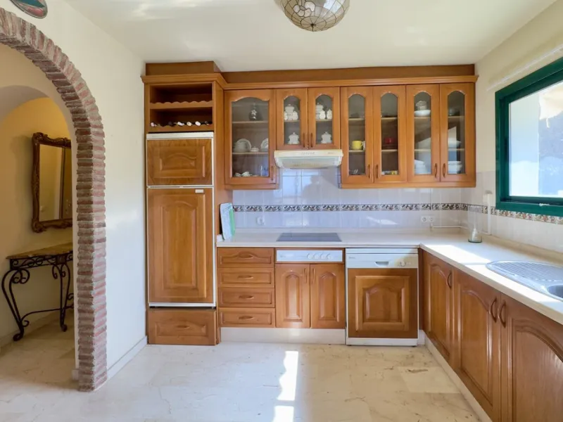 Corner townhouse with stunning sea views, large private garden and great potential – Buena Vista, Mijas