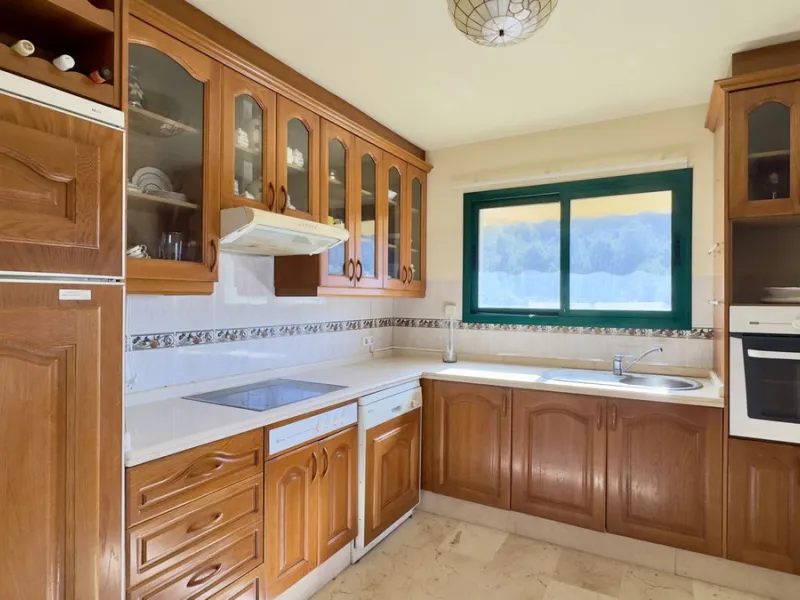 Corner townhouse with stunning sea views, large private garden and great potential – Buena Vista, Mijas