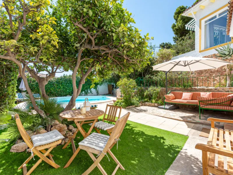 House - Detached Villa в продаже в Torremolinos, Málaga. В доме 5 спален и 3 ванных комнат. Площадь дома 228 м². Площадь участка 545 м²