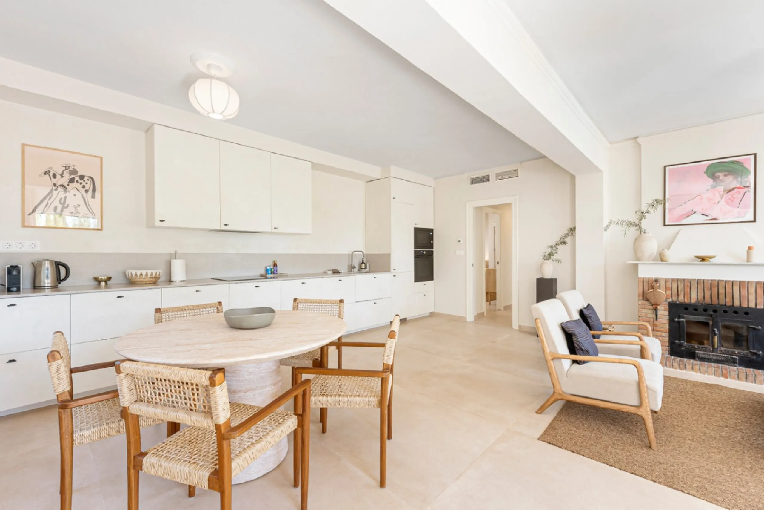 House - Detached Villa в продаже в Torremolinos, Málaga. В доме 5 спален и 3 ванных комнат. Площадь дома 228 м². Площадь участка 545 м²