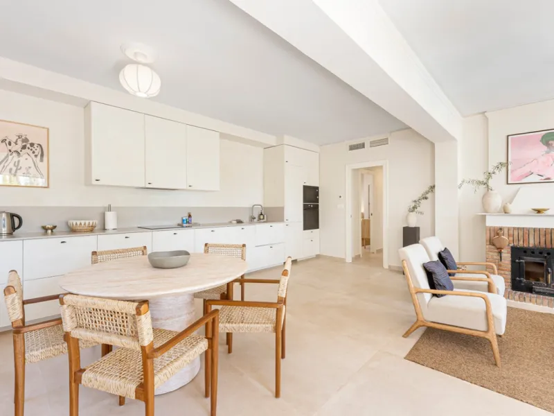 House - Detached Villa в продаже в Torremolinos, Málaga. В доме 5 спален и 3 ванных комнат. Площадь дома 228 м². Площадь участка 545 м²