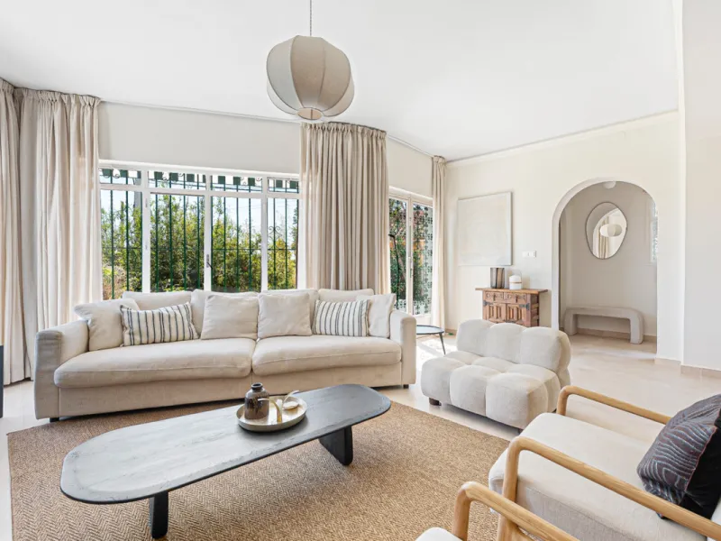 House - Detached Villa в продаже в Torremolinos, Málaga. В доме 5 спален и 3 ванных комнат. Площадь дома 228 м². Площадь участка 545 м²