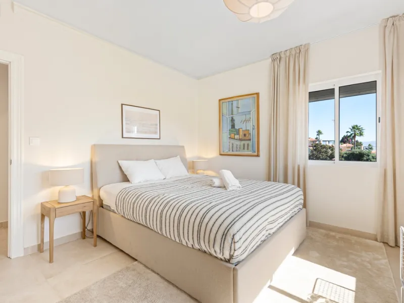 House - Detached Villa в продаже в Torremolinos, Málaga. В доме 5 спален и 3 ванных комнат. Площадь дома 228 м². Площадь участка 545 м²