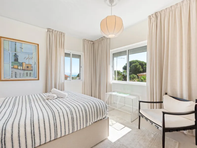House - Detached Villa в продаже в Torremolinos, Málaga. В доме 5 спален и 3 ванных комнат. Площадь дома 228 м². Площадь участка 545 м²