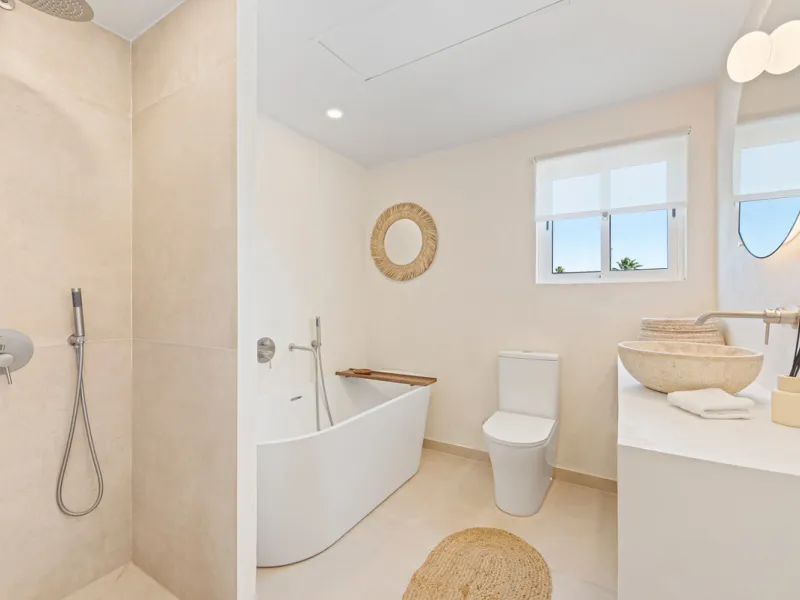 House - Detached Villa в продаже в Torremolinos, Málaga. В доме 5 спален и 3 ванных комнат. Площадь дома 228 м². Площадь участка 545 м²