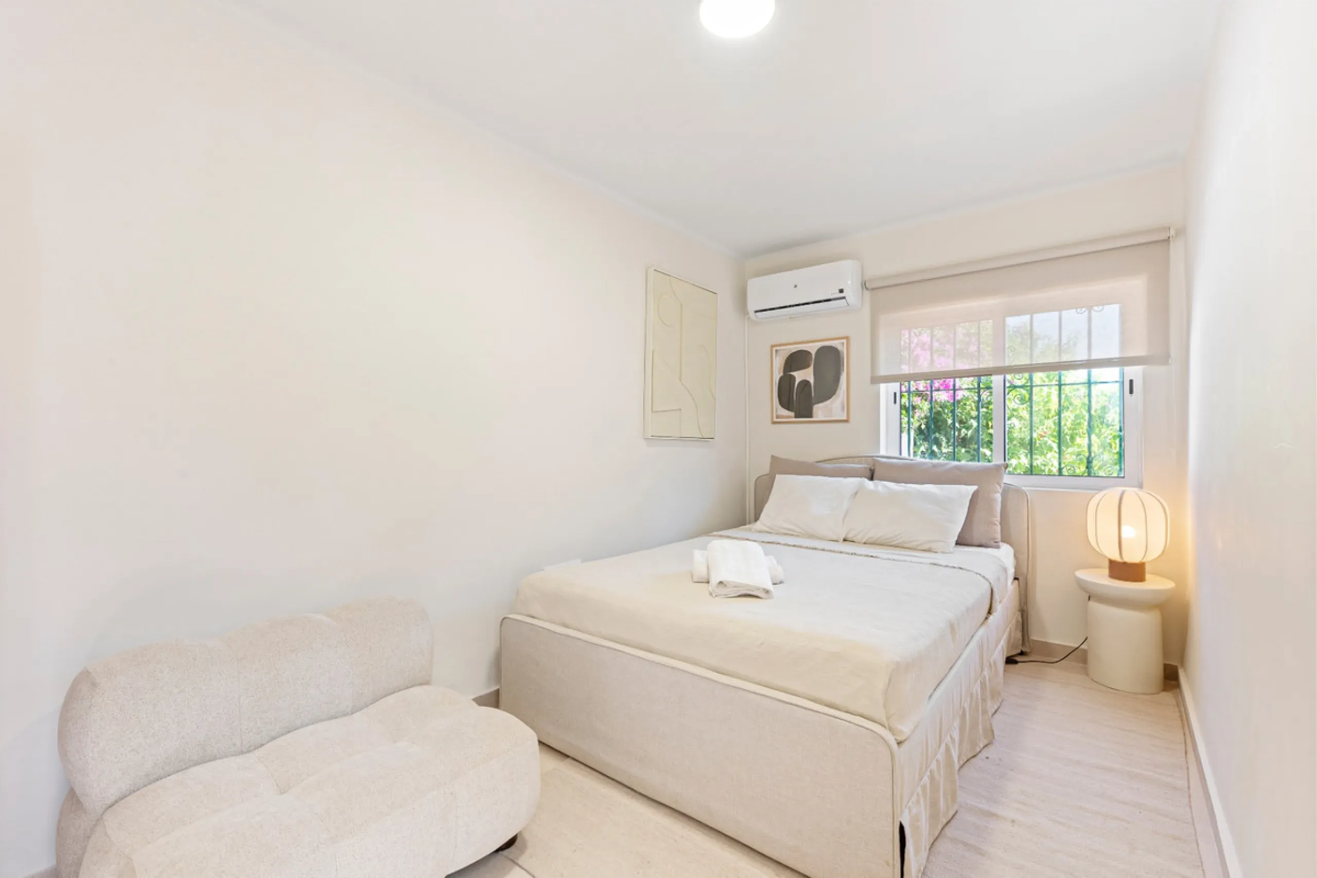 House - Detached Villa в продаже в Torremolinos, Málaga. В доме 5 спален и 3 ванных комнат. Площадь дома 228 м². Площадь участка 545 м²