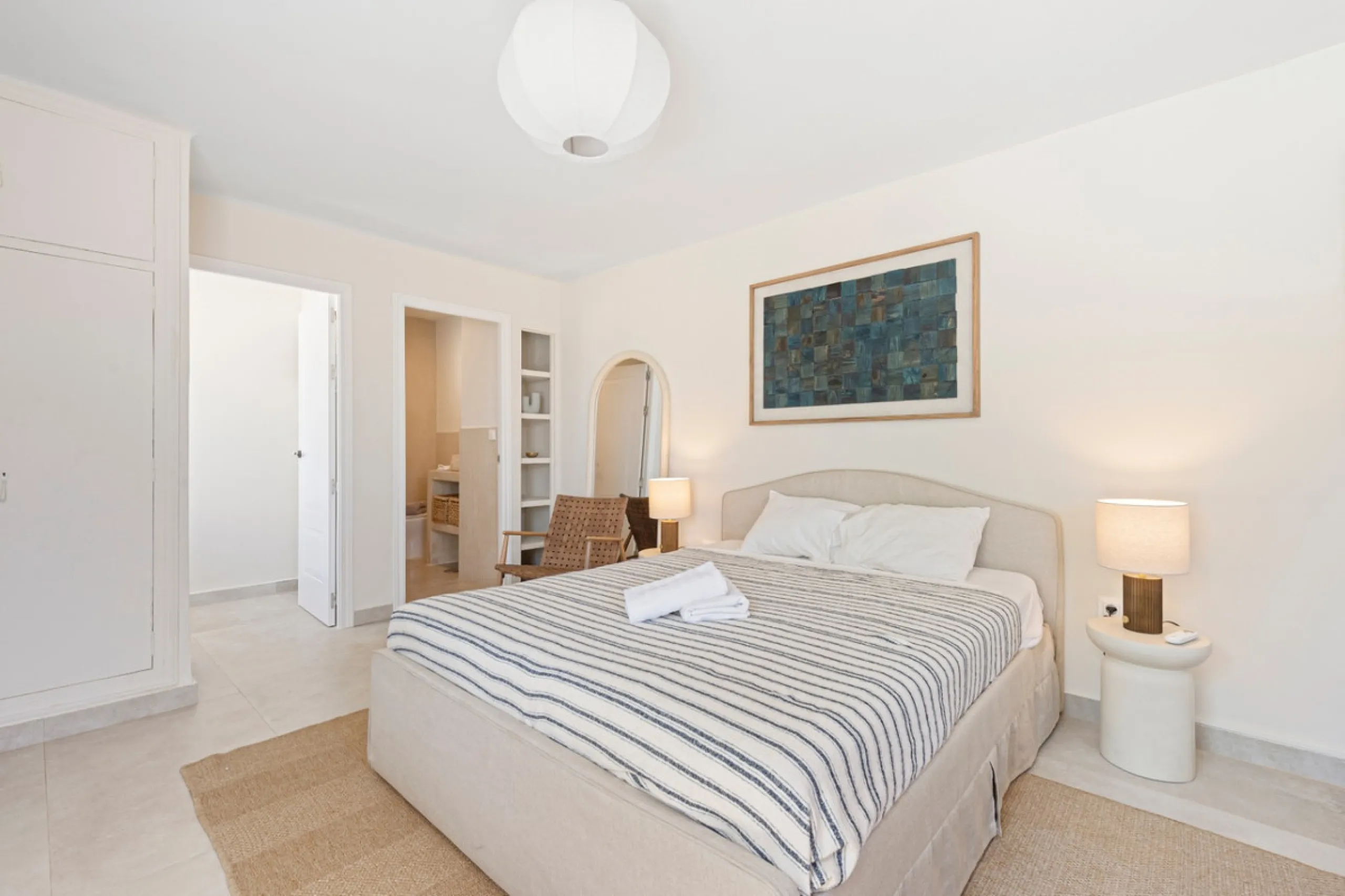House - Detached Villa в продаже в Torremolinos, Málaga. В доме 5 спален и 3 ванных комнат. Площадь дома 228 м². Площадь участка 545 м²