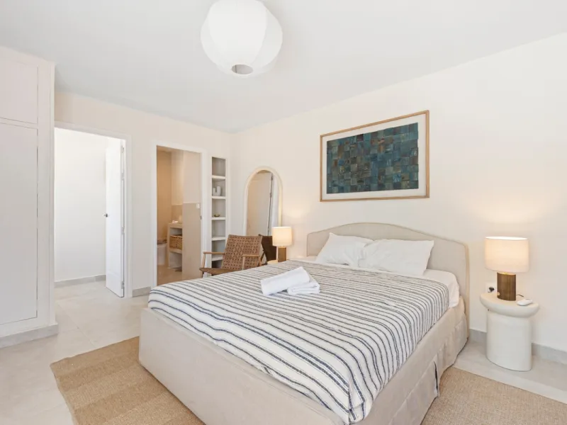 House - Detached Villa в продаже в Torremolinos, Málaga. В доме 5 спален и 3 ванных комнат. Площадь дома 228 м². Площадь участка 545 м²