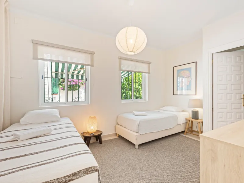 House - Detached Villa в продаже в Torremolinos, Málaga. В доме 5 спален и 3 ванных комнат. Площадь дома 228 м². Площадь участка 545 м²