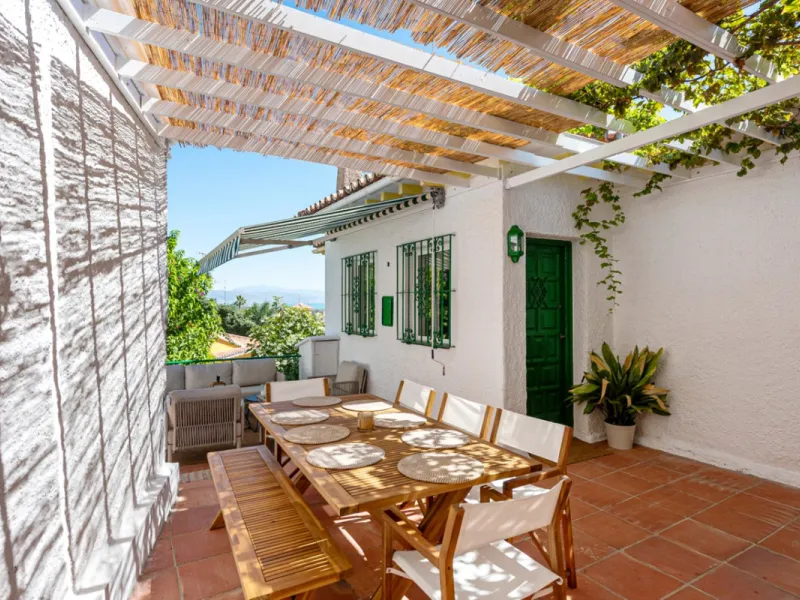 House - Detached Villa в продаже в Torremolinos, Málaga. В доме 5 спален и 3 ванных комнат. Площадь дома 228 м². Площадь участка 545 м²