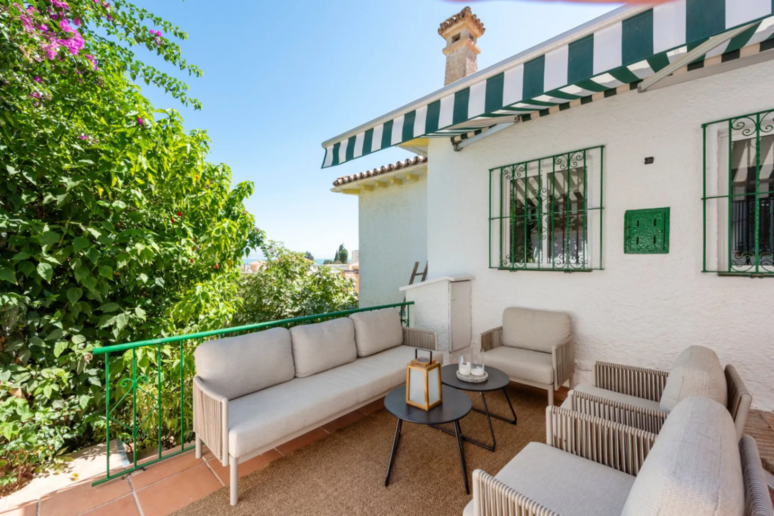 House - Detached Villa в продаже в Torremolinos, Málaga. В доме 5 спален и 3 ванных комнат. Площадь дома 228 м². Площадь участка 545 м²