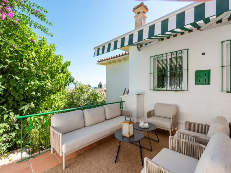 House - Detached Villa в продаже в Torremolinos, Málaga. В доме 5 спален и 3 ванных комнат. Площадь дома 228 м². Площадь участка 545 м²