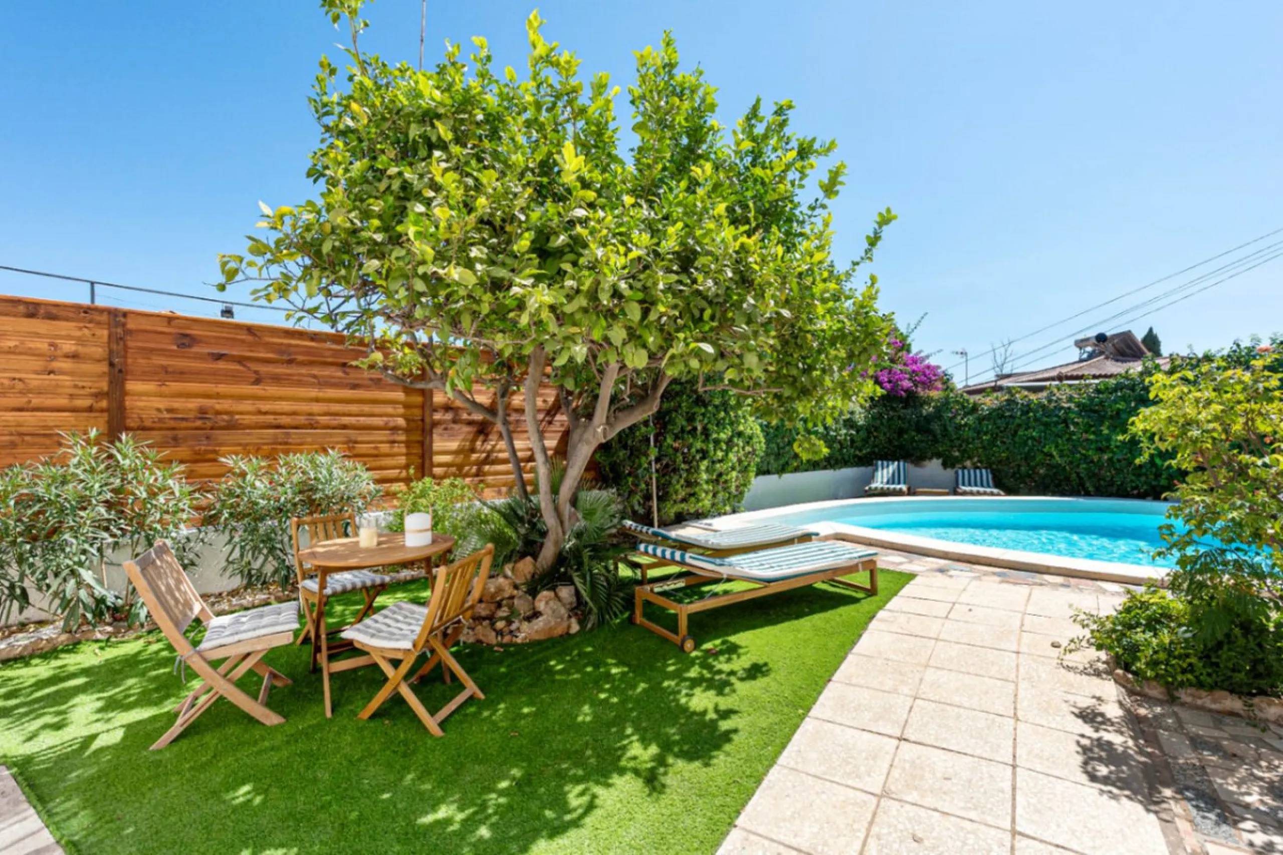House - Detached Villa в продаже в Torremolinos, Málaga. В доме 5 спален и 3 ванных комнат. Площадь дома 228 м². Площадь участка 545 м²