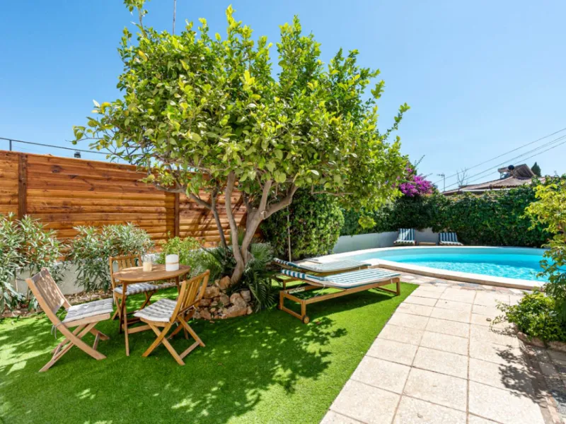 House - Detached Villa в продаже в Torremolinos, Málaga. В доме 5 спален и 3 ванных комнат. Площадь дома 228 м². Площадь участка 545 м²