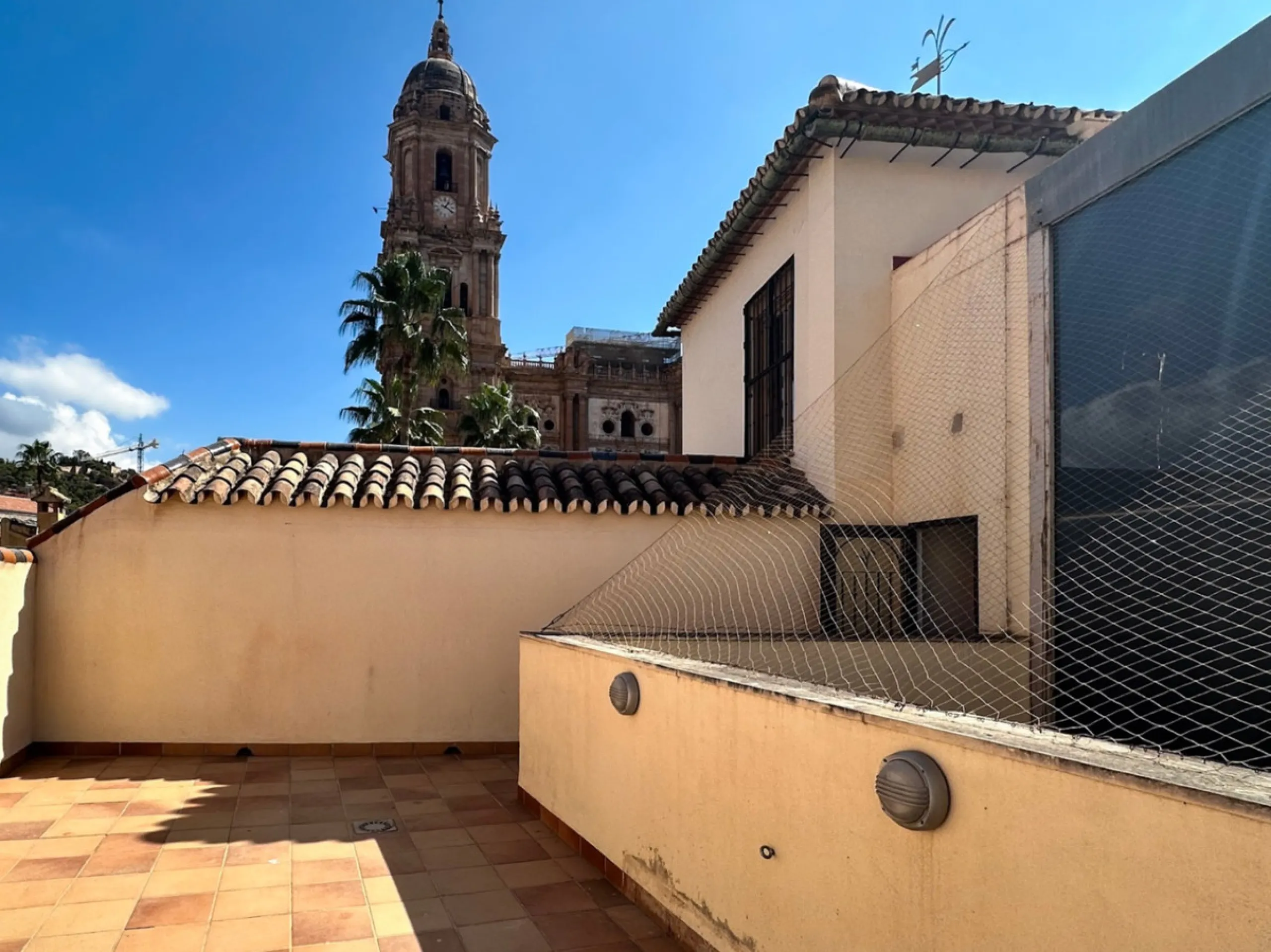 Apartment - Ground Floor Apartment в продаже в Málaga, Málaga. В доме 1 спален и 1 ванных комнат. Площадь дома 58 м²