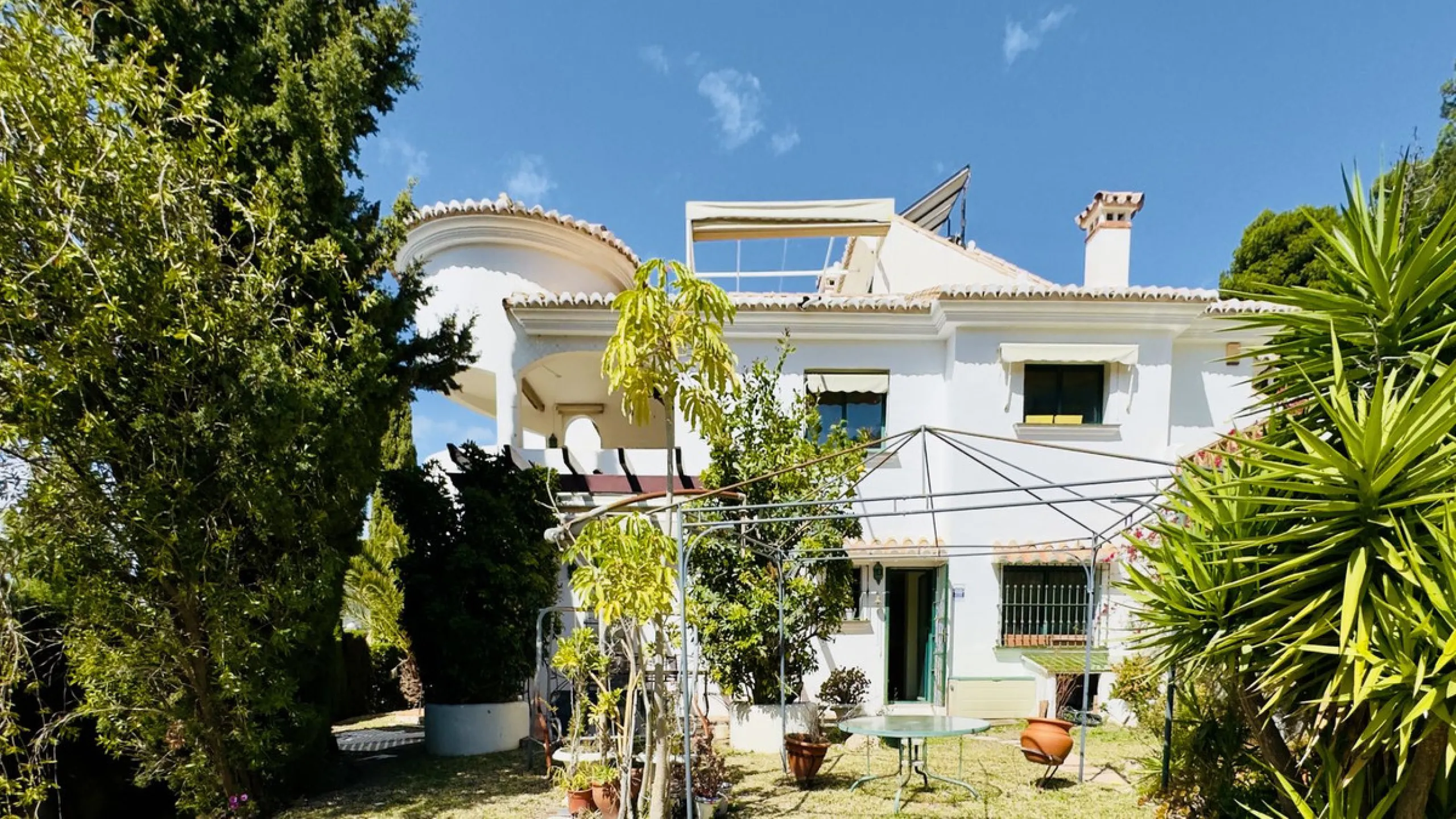 Corner townhouse with stunning sea views, large private garden and great potential – Buena Vista, Mijas