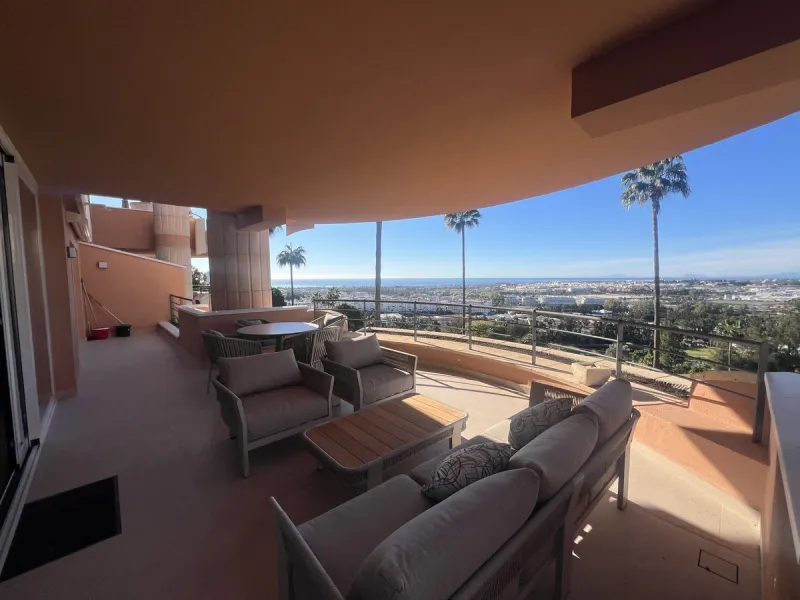 Luxury Fully Renovated Apartment with Panoramic Sea Views in the Heart of Nueva Andalucía