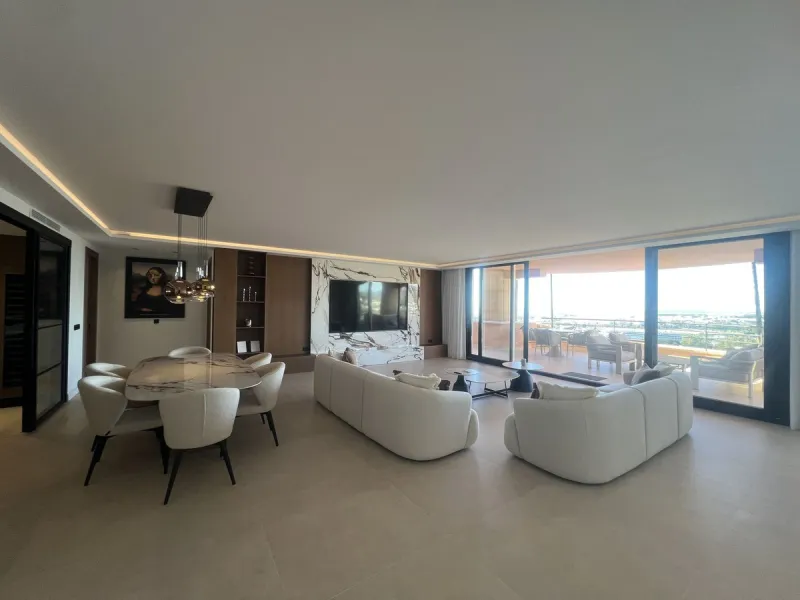 Luxury Fully Renovated Apartment with Panoramic Sea Views in the Heart of Nueva Andalucía