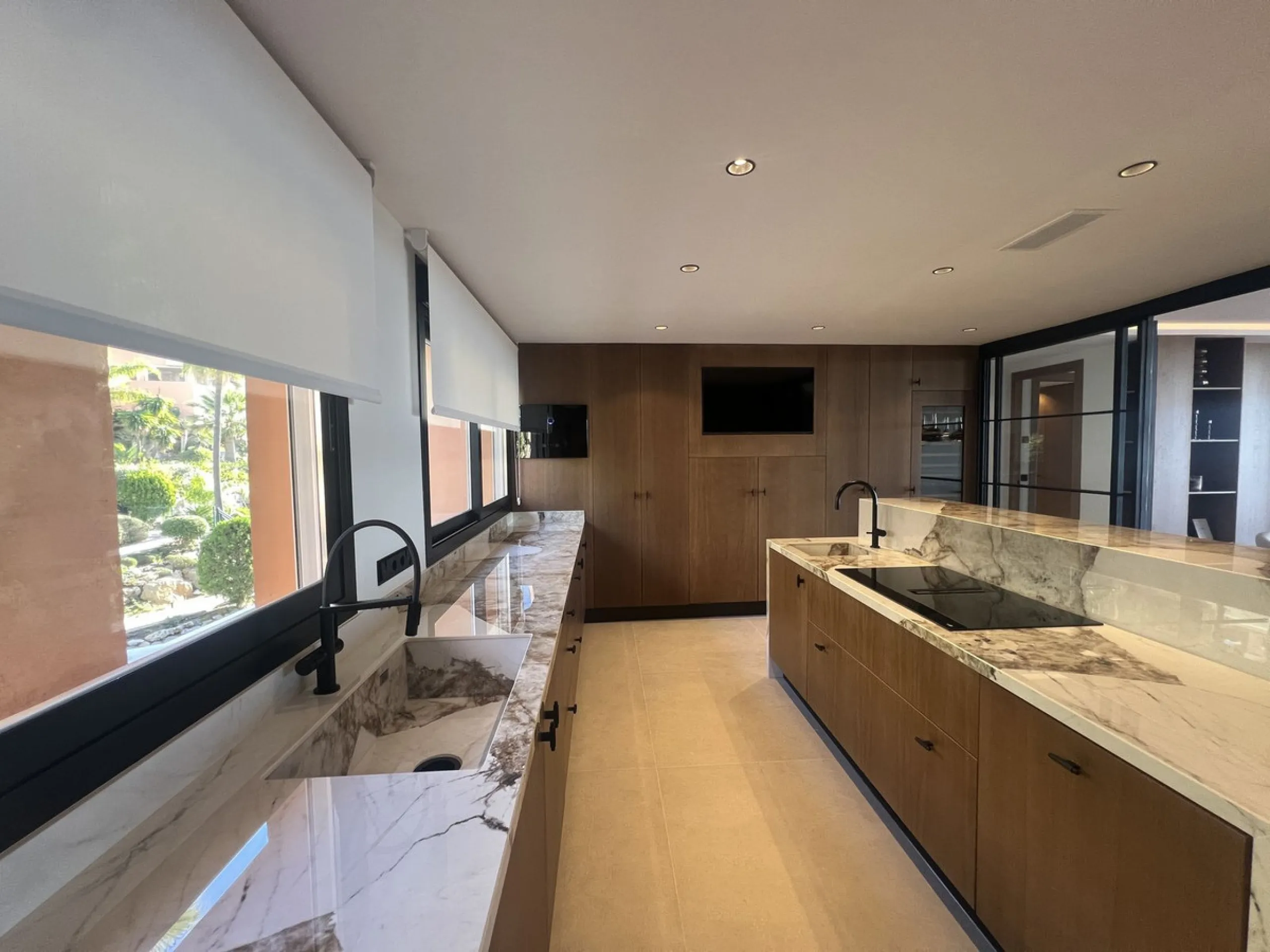 Luxury Fully Renovated Apartment with Panoramic Sea Views in the Heart of Nueva Andalucía