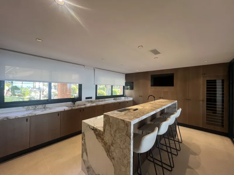 Luxury Fully Renovated Apartment with Panoramic Sea Views in the Heart of Nueva Andalucía