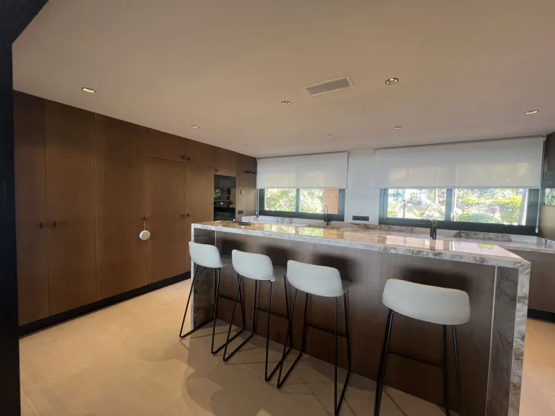 Luxury Fully Renovated Apartment with Panoramic Sea Views in the Heart of Nueva Andalucía