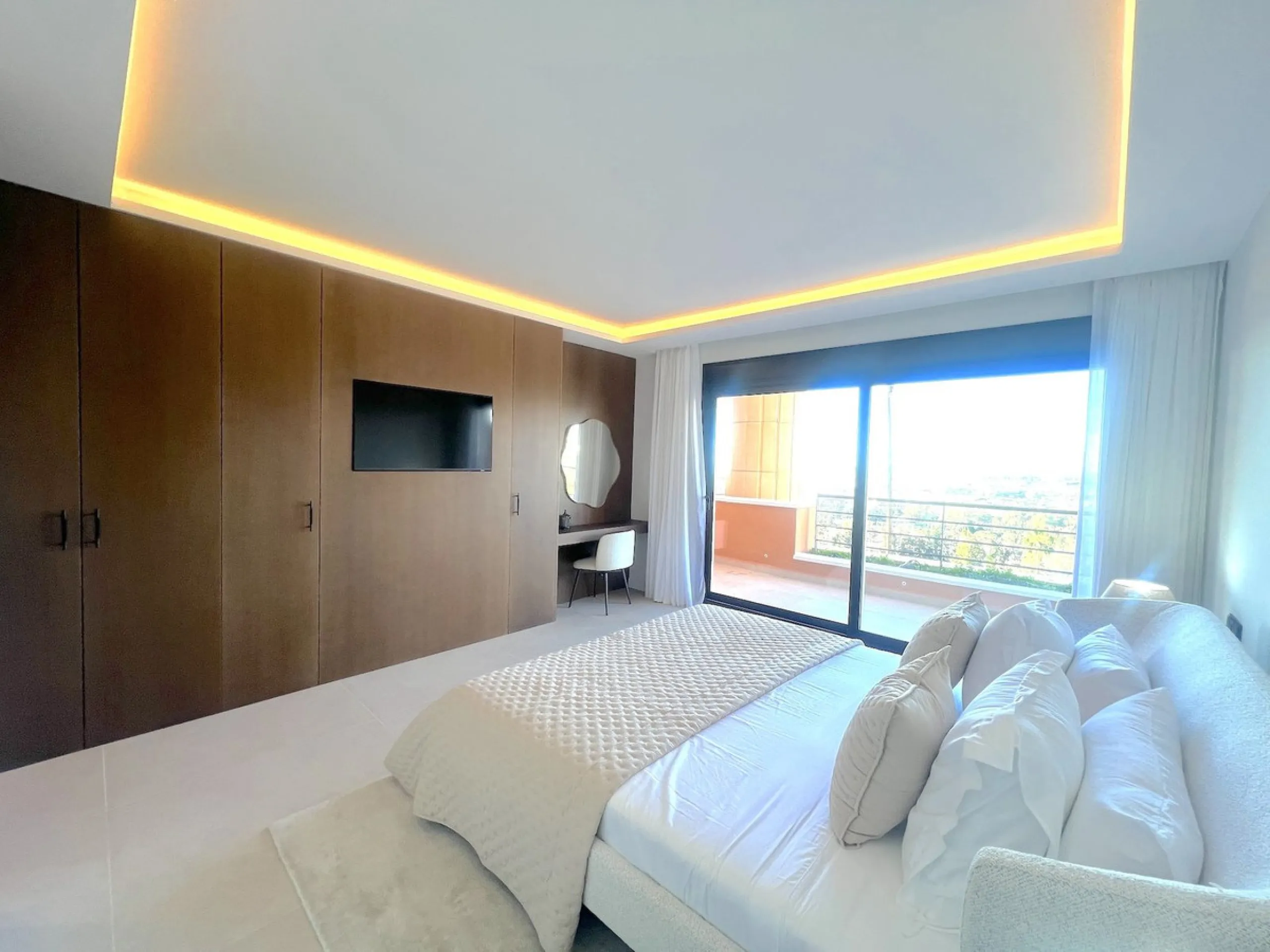 Luxury Fully Renovated Apartment with Panoramic Sea Views in the Heart of Nueva Andalucía