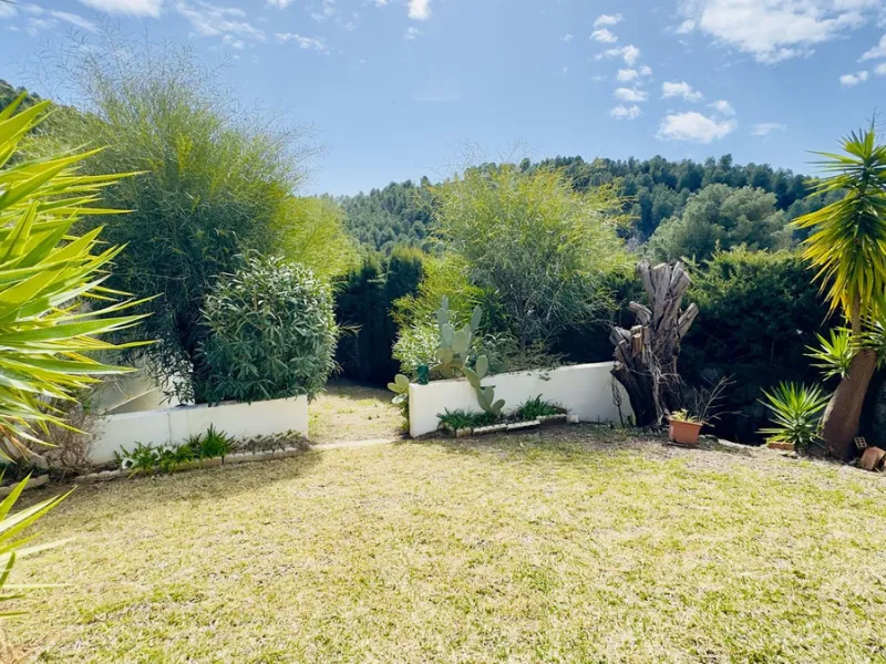 Corner townhouse with stunning sea views, large private garden and great potential – Buena Vista, Mijas