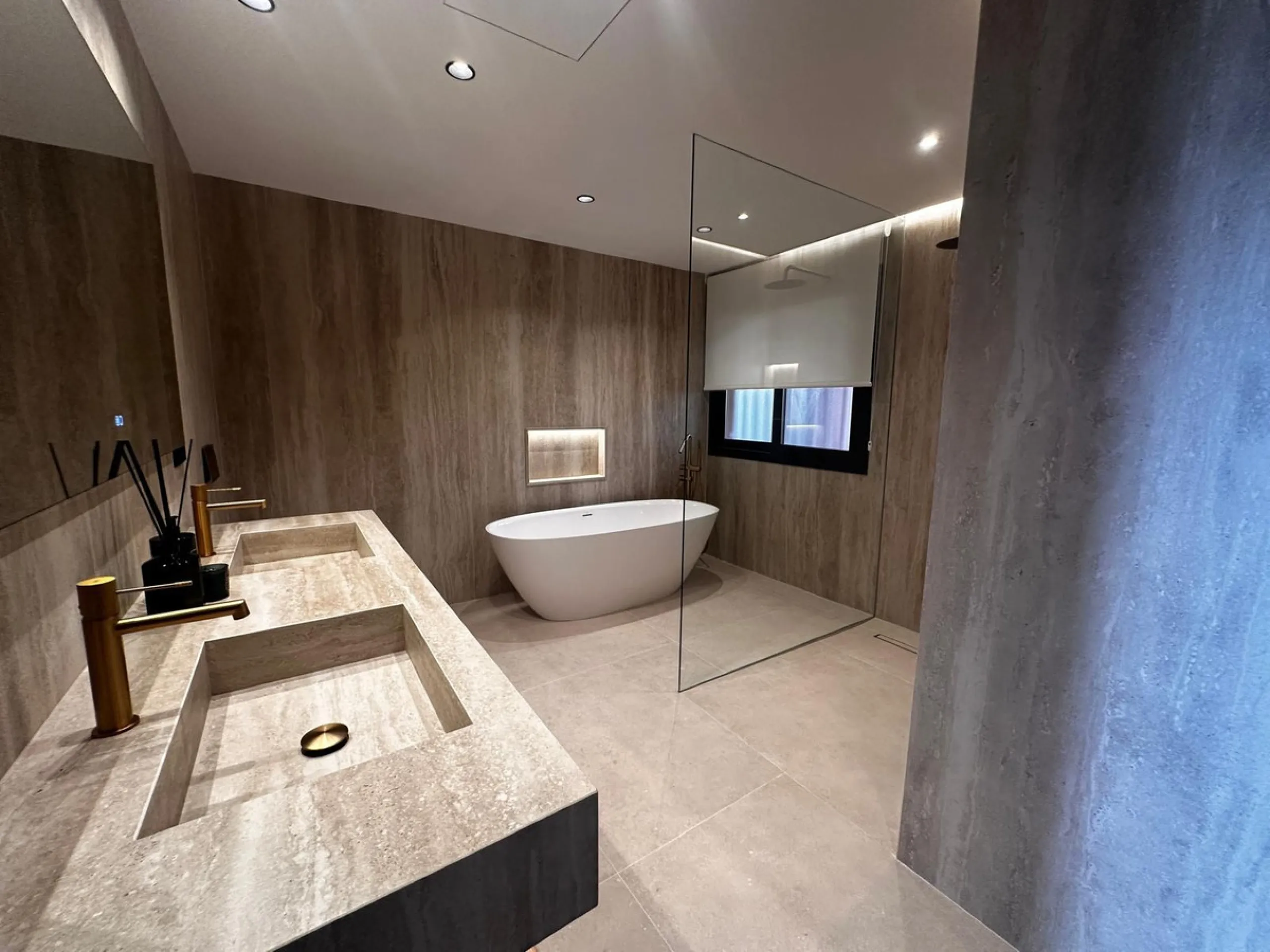 Luxury Fully Renovated Apartment with Panoramic Sea Views in the Heart of Nueva Andalucía