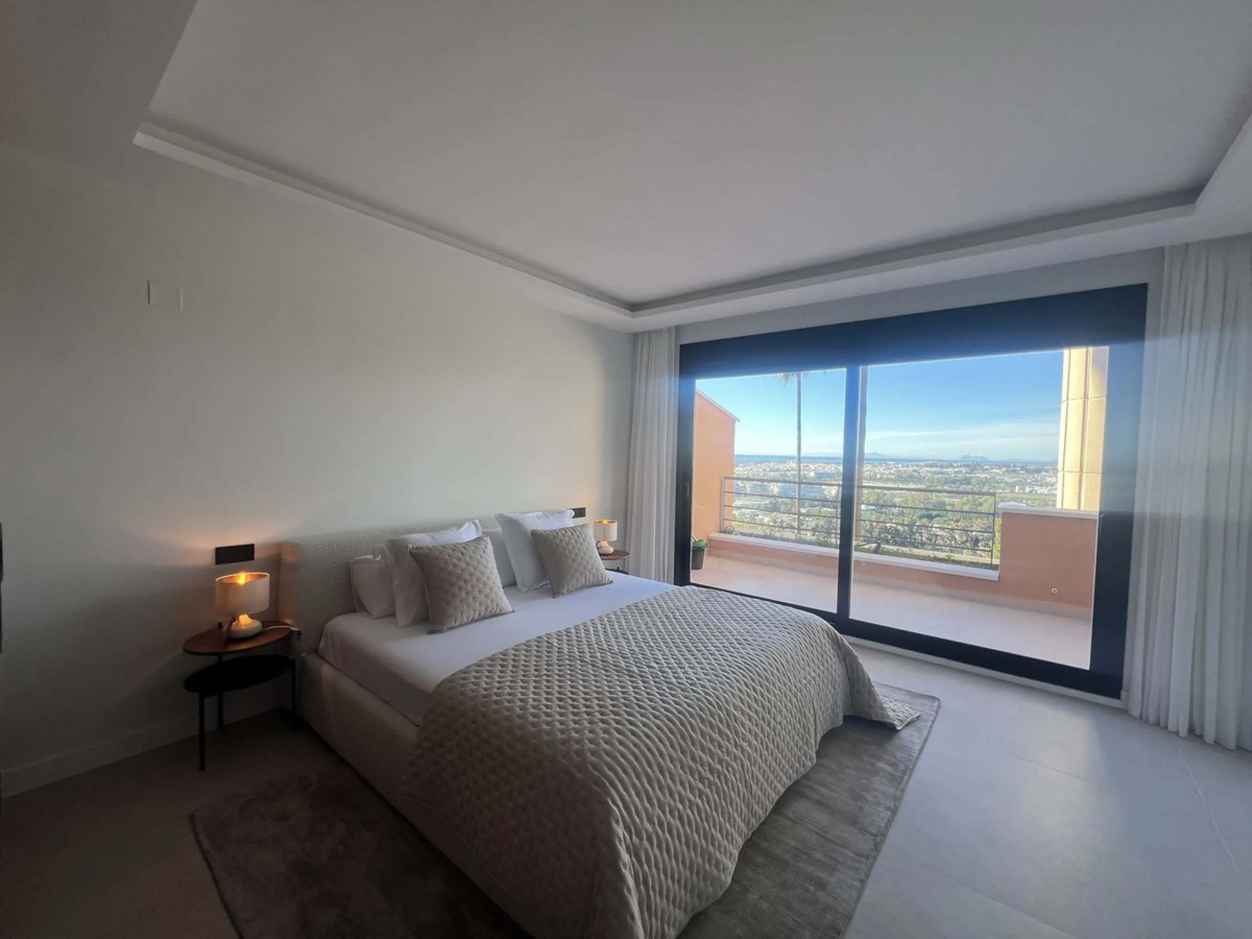 Luxury Fully Renovated Apartment with Panoramic Sea Views in the Heart of Nueva Andalucía