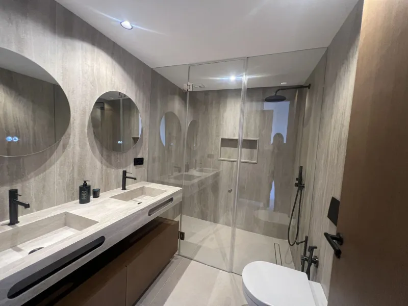 Luxury Fully Renovated Apartment with Panoramic Sea Views in the Heart of Nueva Andalucía