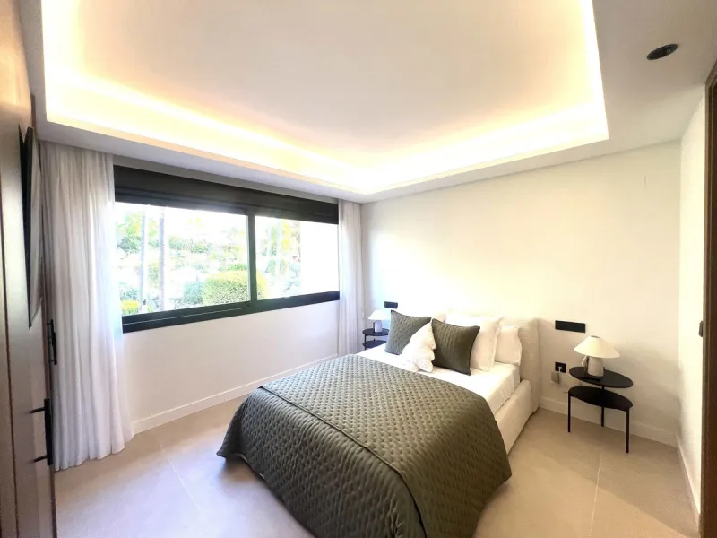 Luxury Fully Renovated Apartment with Panoramic Sea Views in the Heart of Nueva Andalucía