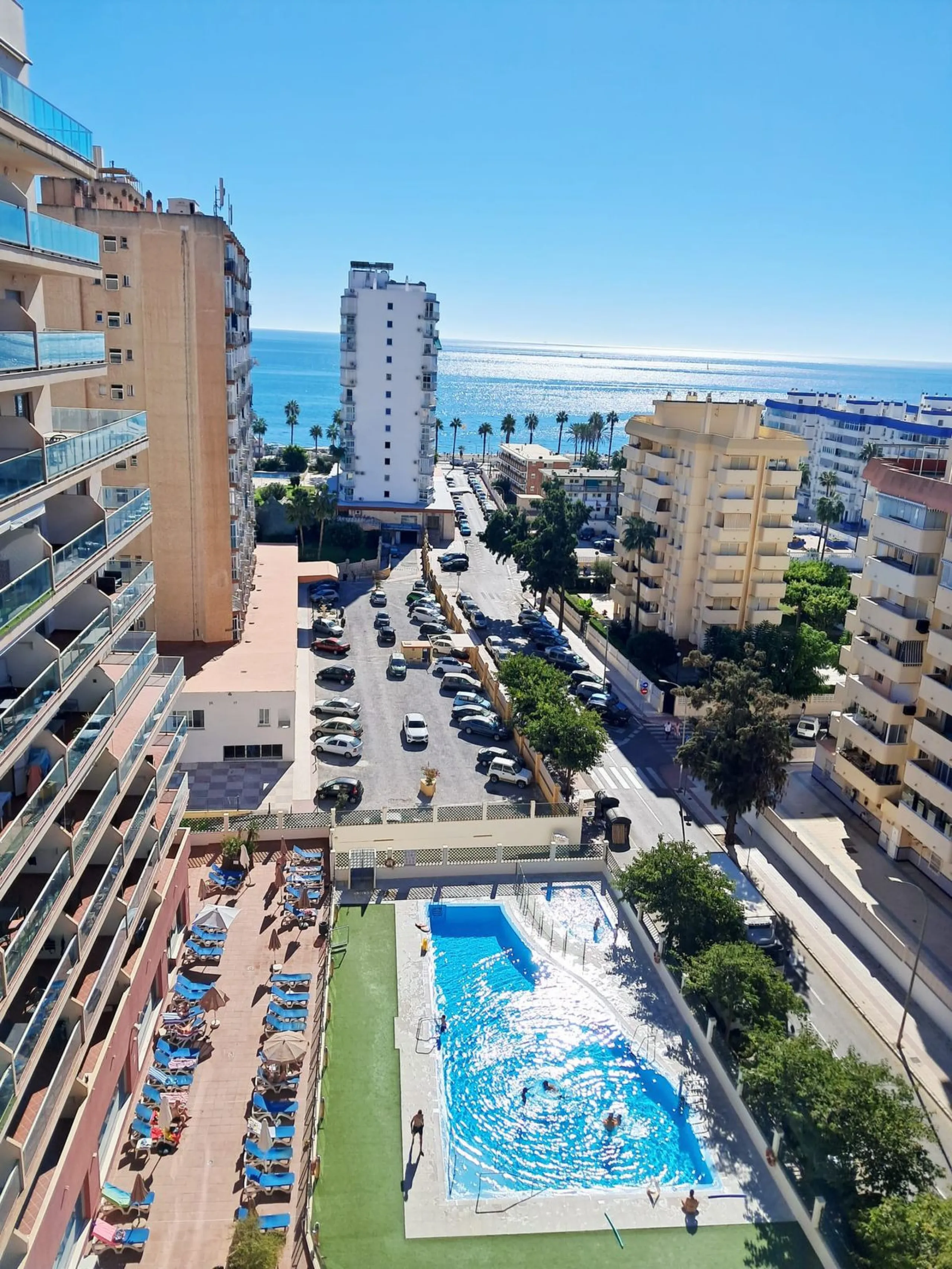 Apartment - Middle Floor Apartment в продаже в Benalmadena, Málaga. В доме 2 спален и 2 ванных комнат. Площадь дома 138 м²