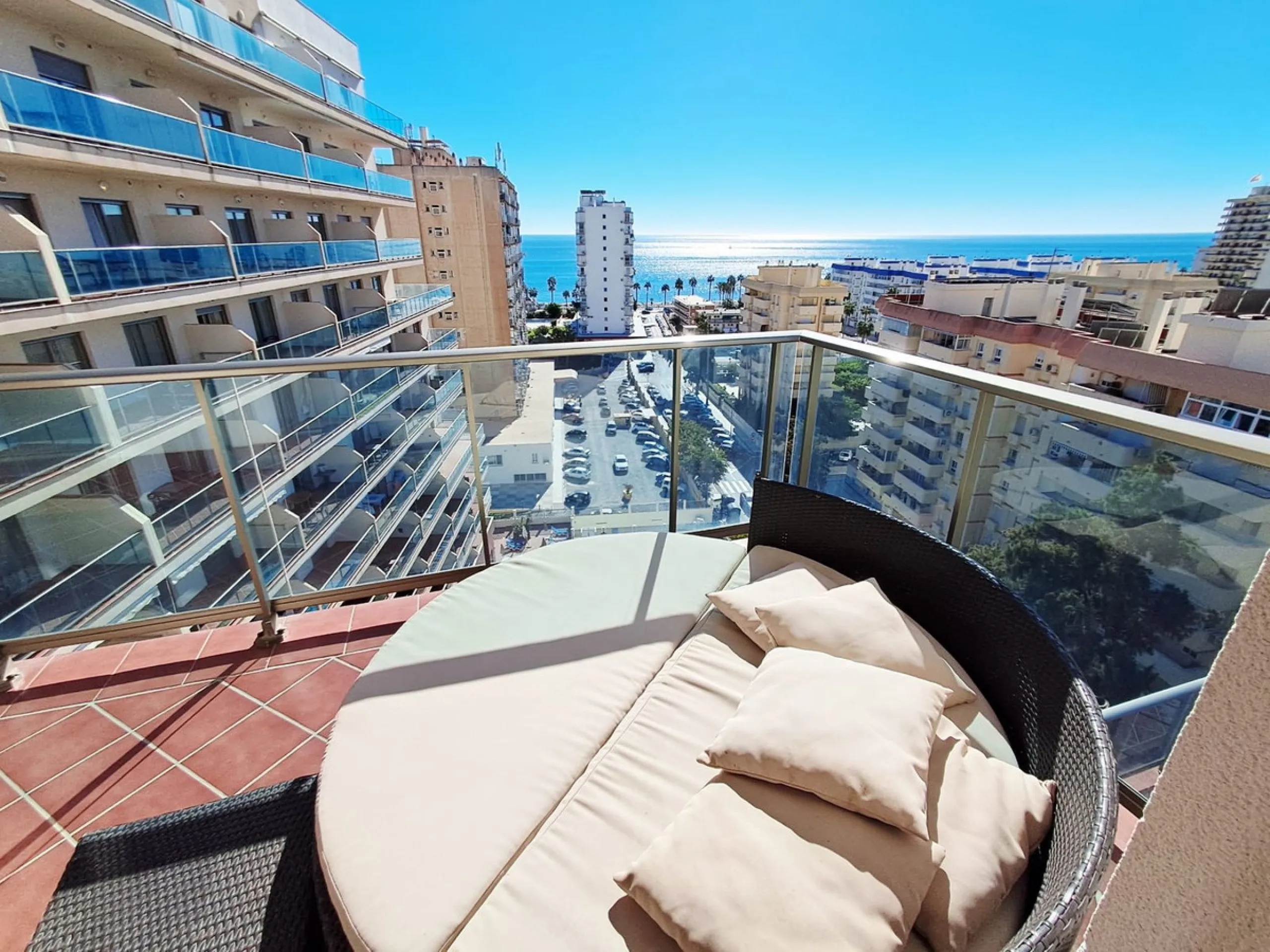 Apartment - Middle Floor Apartment в продаже в Benalmadena, Málaga. В доме 2 спален и 2 ванных комнат. Площадь дома 138 м²