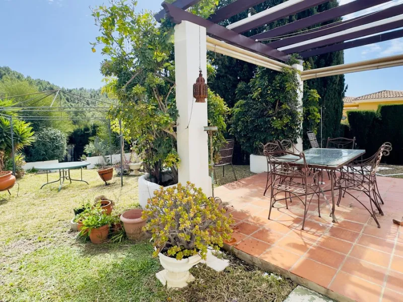 Corner townhouse with stunning sea views, large private garden and great potential – Buena Vista, Mijas