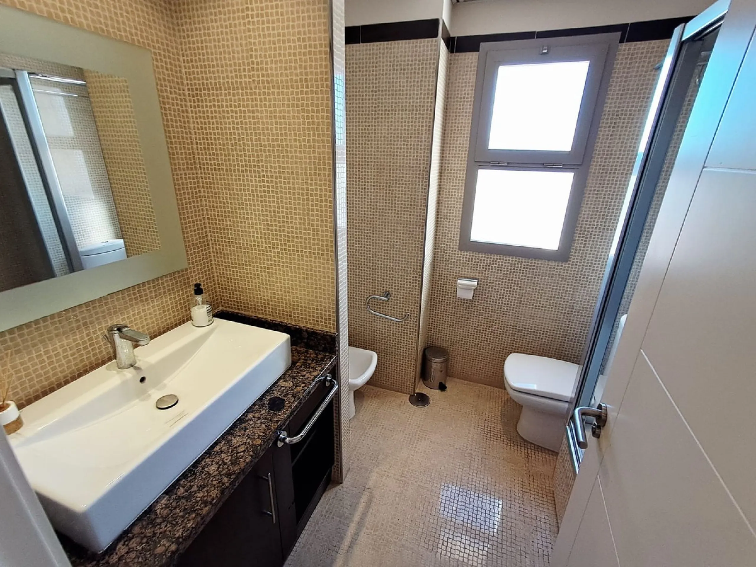 Apartment - Middle Floor Apartment в продаже в Benalmadena, Málaga. В доме 2 спален и 2 ванных комнат. Площадь дома 138 м²