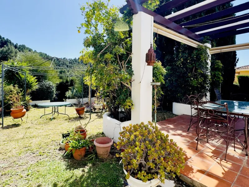 Corner townhouse with stunning sea views, large private garden and great potential – Buena Vista, Mijas
