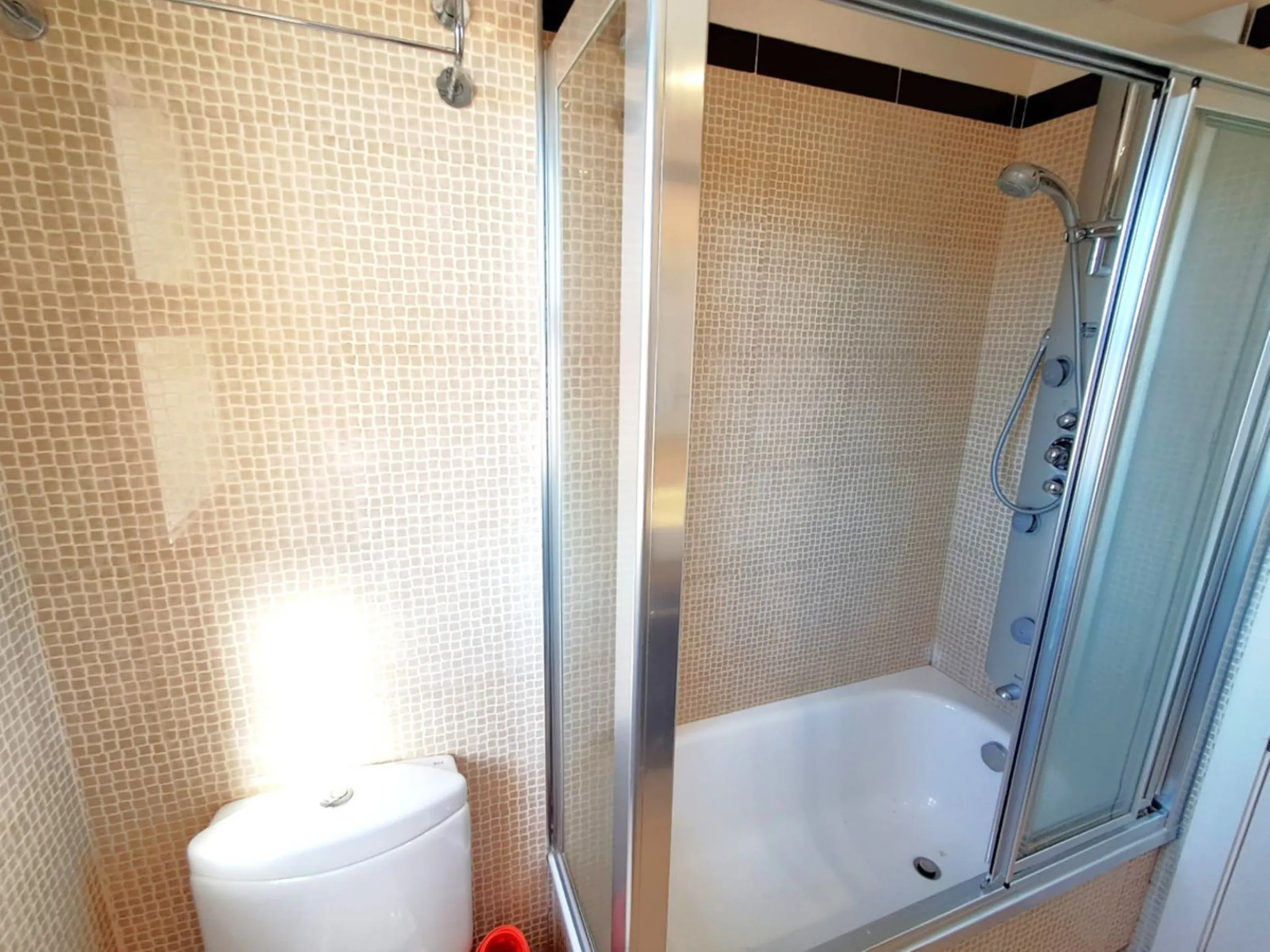 Apartment - Middle Floor Apartment в продаже в Benalmadena, Málaga. В доме 2 спален и 2 ванных комнат. Площадь дома 138 м²