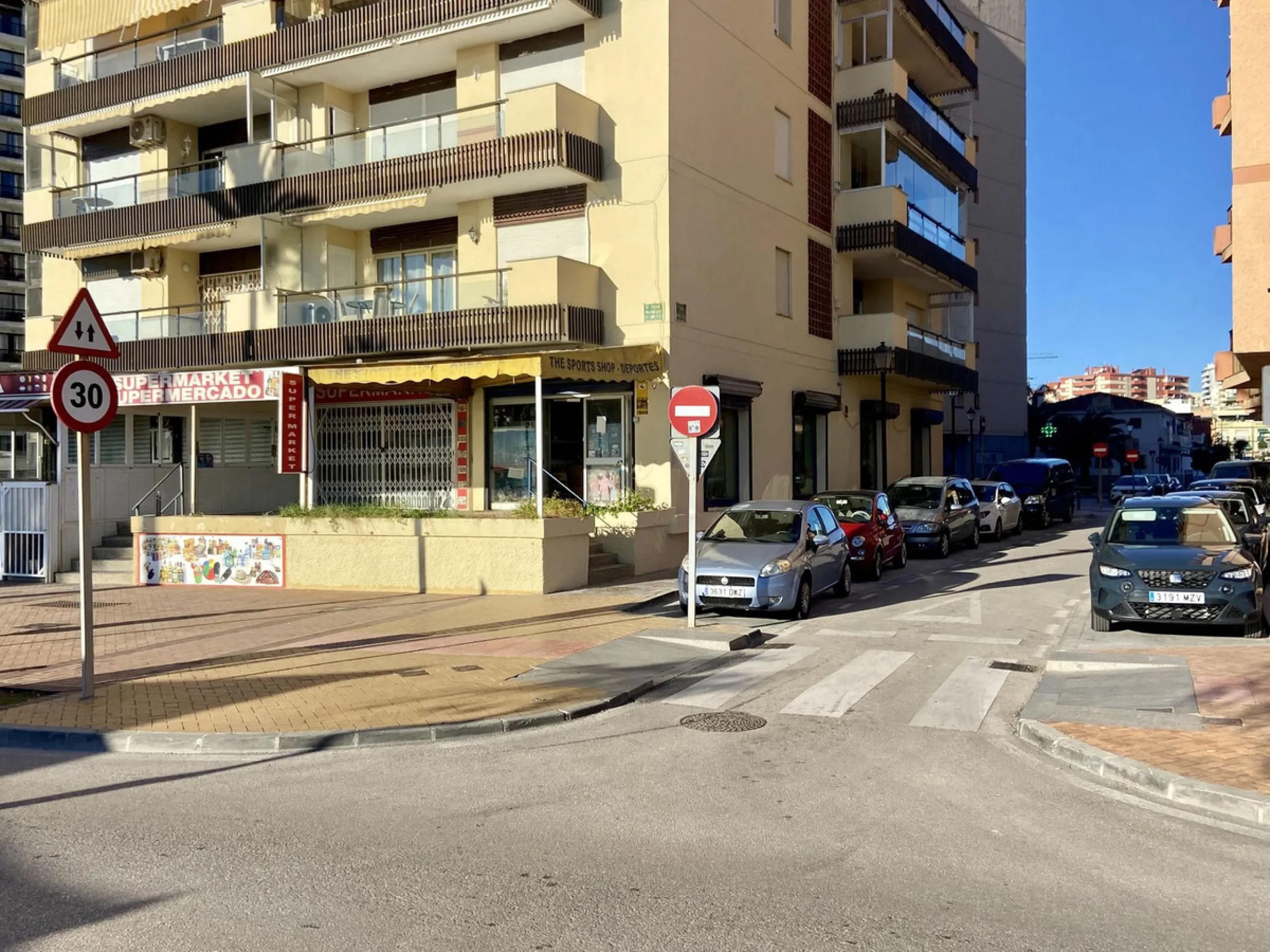 We are pleased to offer for sale the freehold of this incredible property located on Paseo marítimo rey de España (Frontline Beach) in Fuengirola.