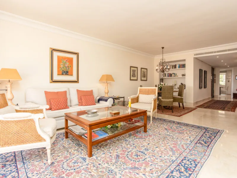 Luxury high quality apartment for sale in the area of Rio Real, in the Urb GOLF GARDENS.