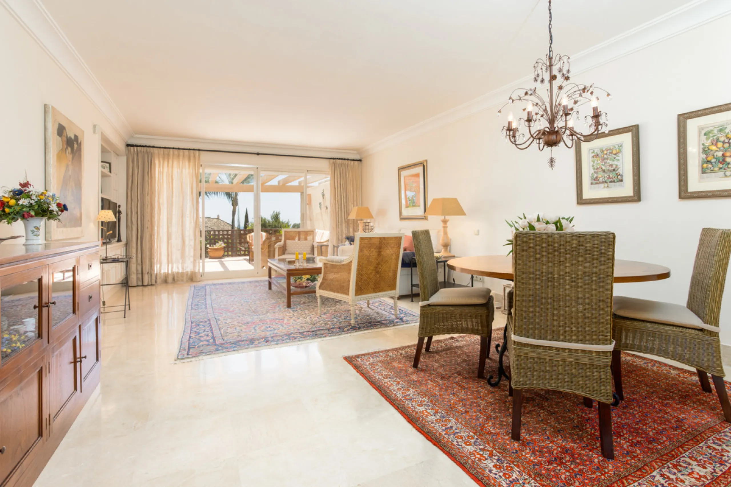 Luxury high quality apartment for sale in the area of Rio Real, in the Urb GOLF GARDENS.