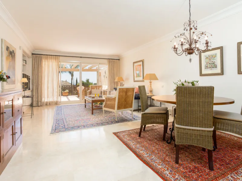 Luxury high quality apartment for sale in the area of Rio Real, in the Urb GOLF GARDENS.